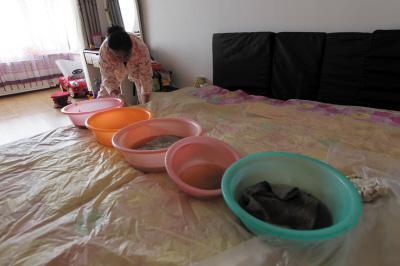 古城楼上漏水，住户失联，小区没物管，业主维权难！律师来支招……